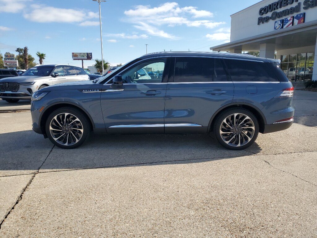 2023 Lincoln Nautilus Reserve photo 2