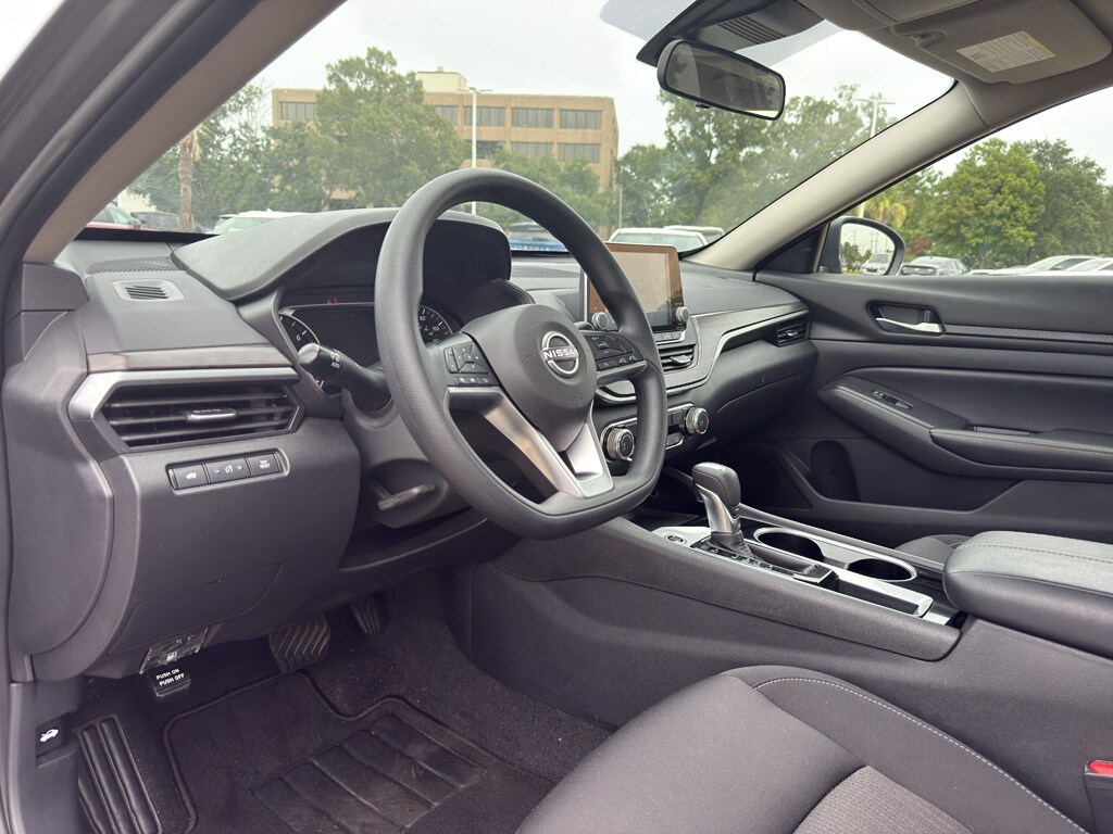 2024 Nissan Altima 2.5 SV photo 4