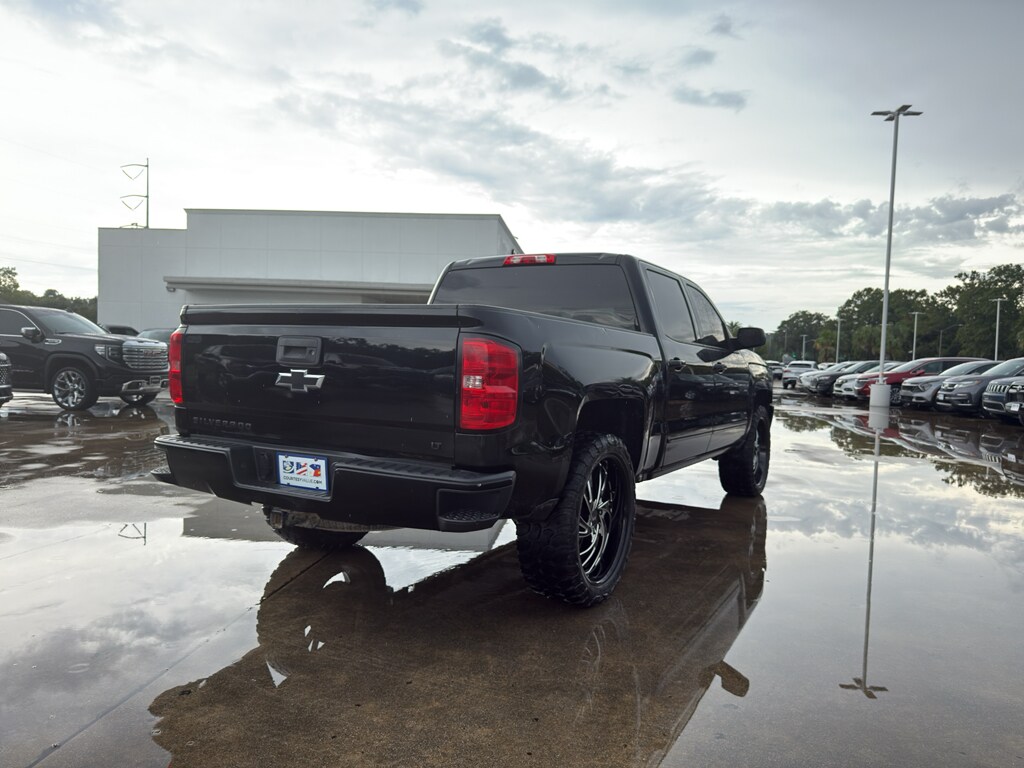 2018 Chevrolet Silverado LT photo 3