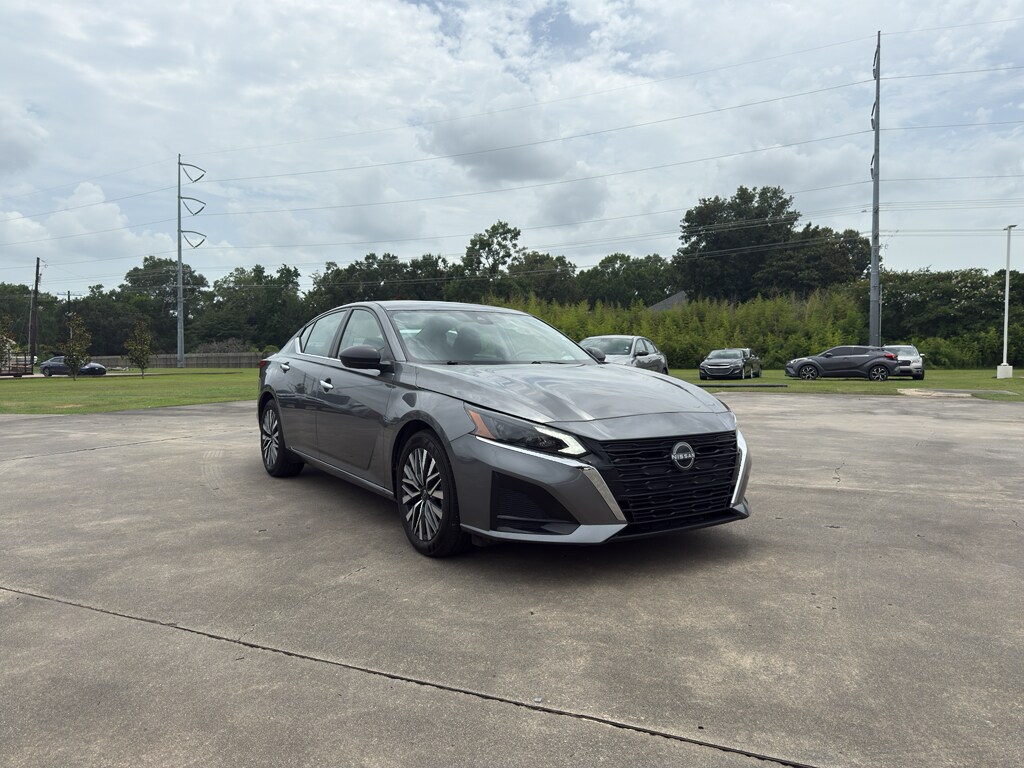 2024 Nissan Altima 2.5 SV photo 2