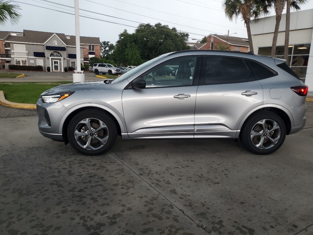 2024 Ford Escape ST-Line photo 2