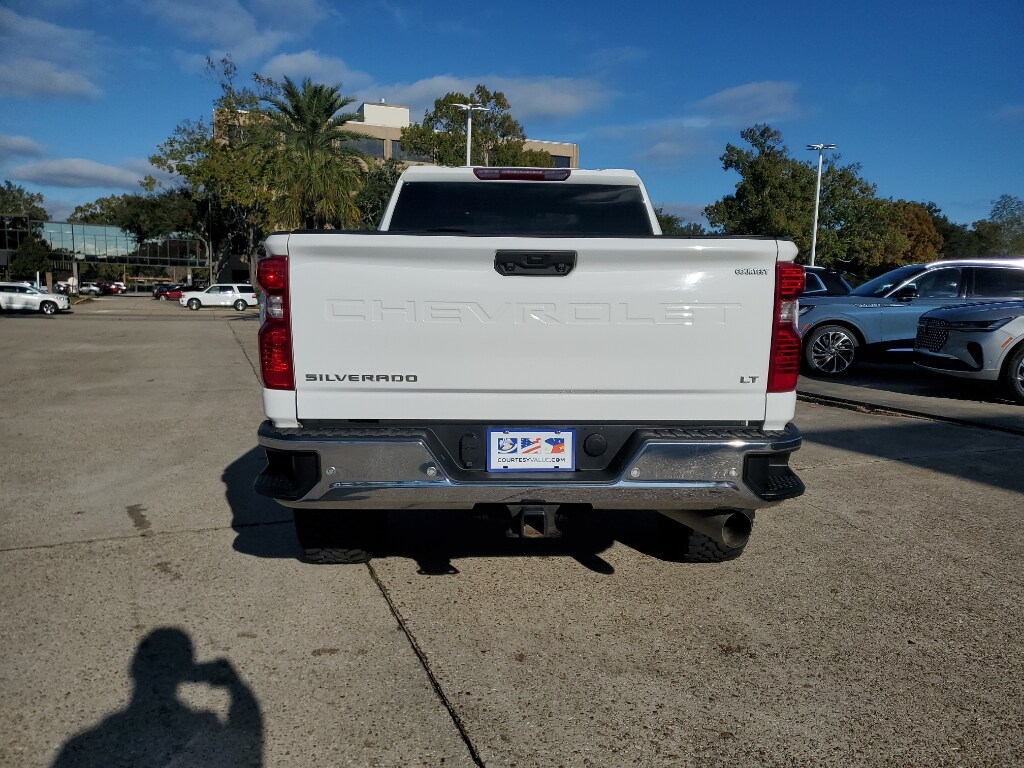 2023 Chevrolet Silverado LT photo 3
