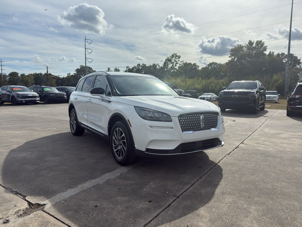 2022 Lincoln Corsair Standard photo 2