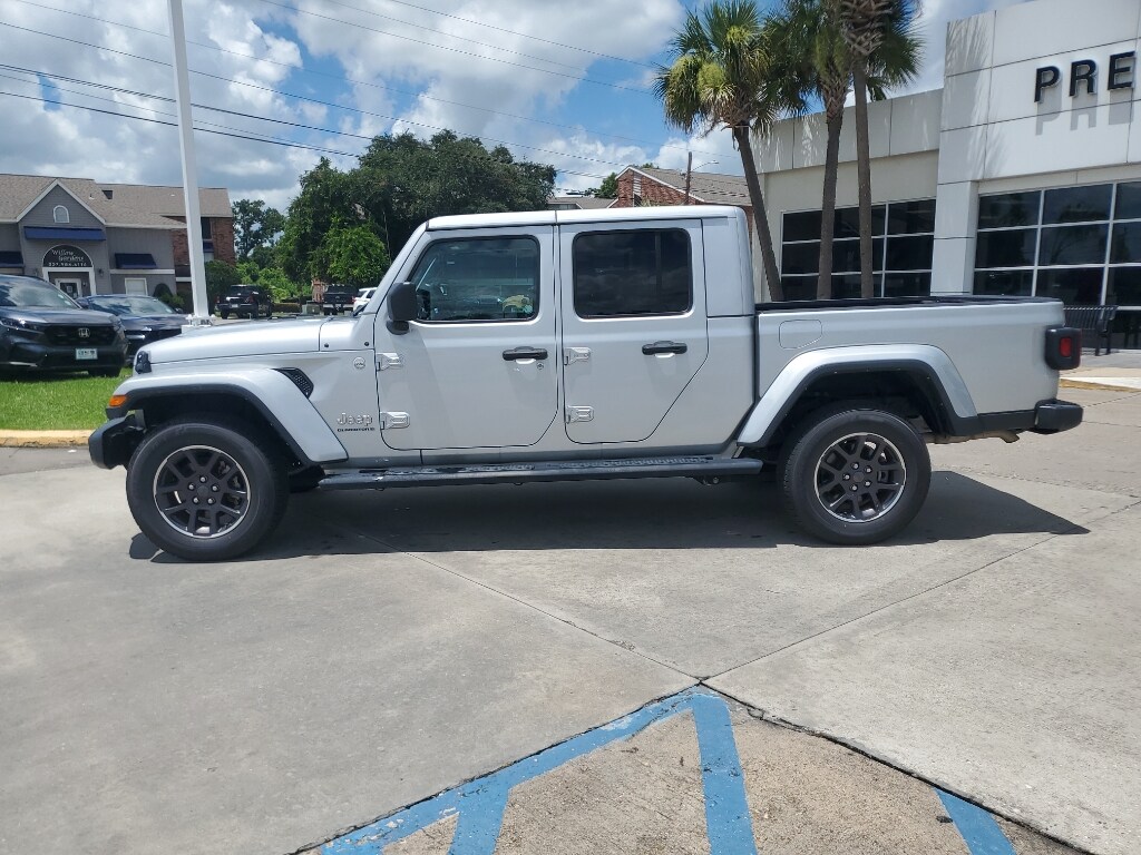 2023 Jeep Gladiator Overland photo 2