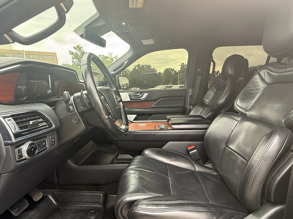 2021 Lincoln Navigator L Reserve photo 3