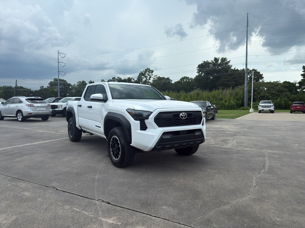 2024 Toyota Tacoma TRD photo 2