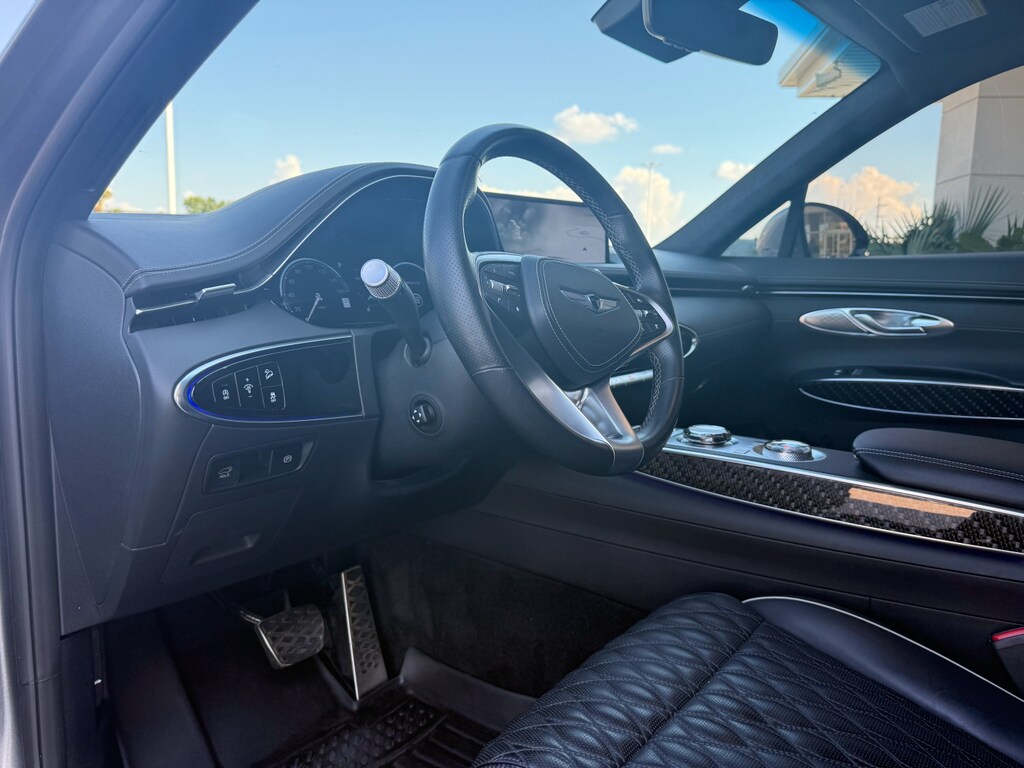2023 Genesis GV70 3.5T Sport photo 3
