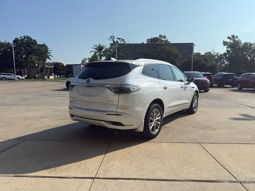 2022 Buick Enclave Avenir photo 2