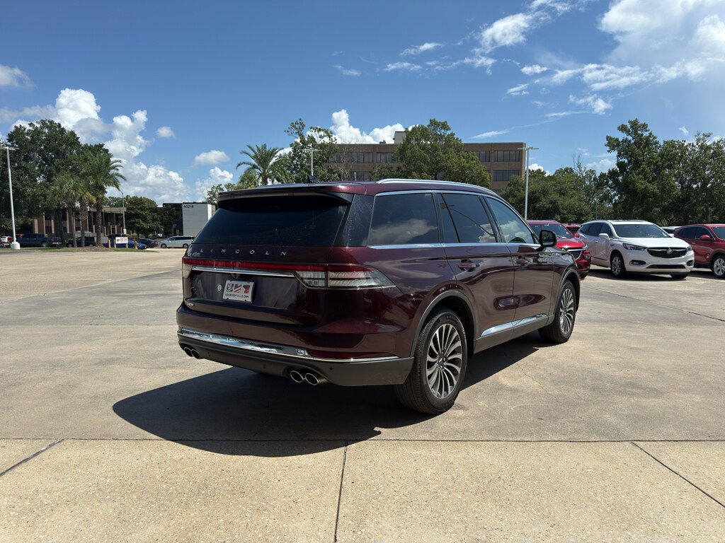 2022 Lincoln Aviator Standard photo 3