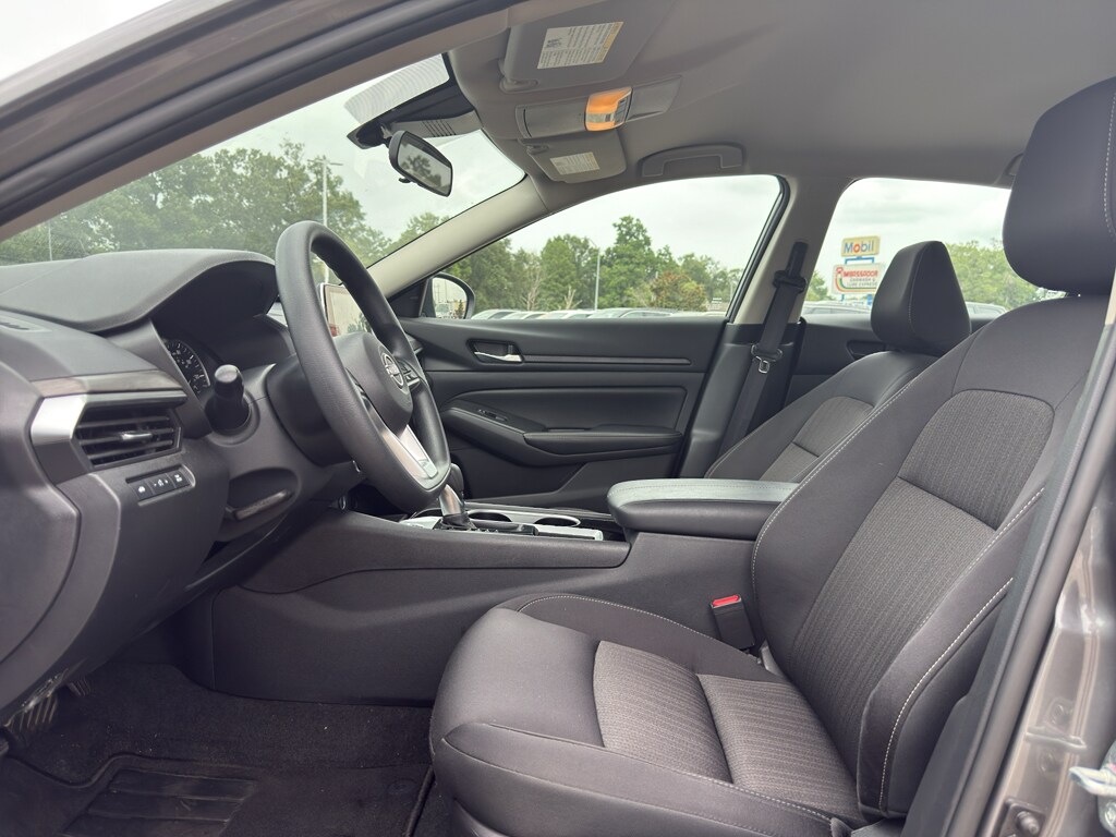 2024 Nissan Altima 2.5 SV photo 3