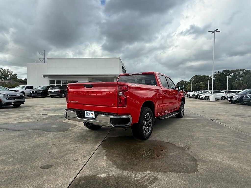 2023 Chevrolet Silverado LT photo 2