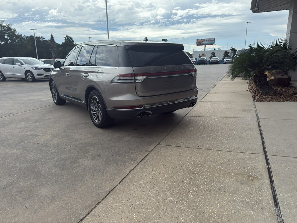 2021 Lincoln Aviator Standard photo 3
