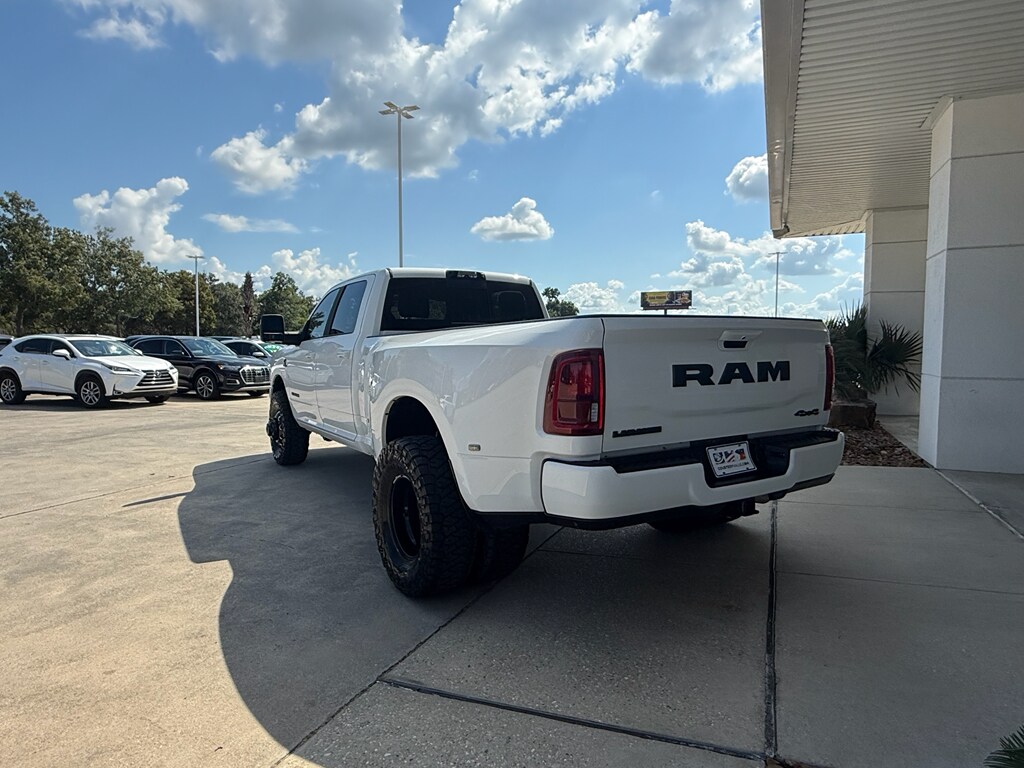 2025 Ram 3500 Laramie photo 4