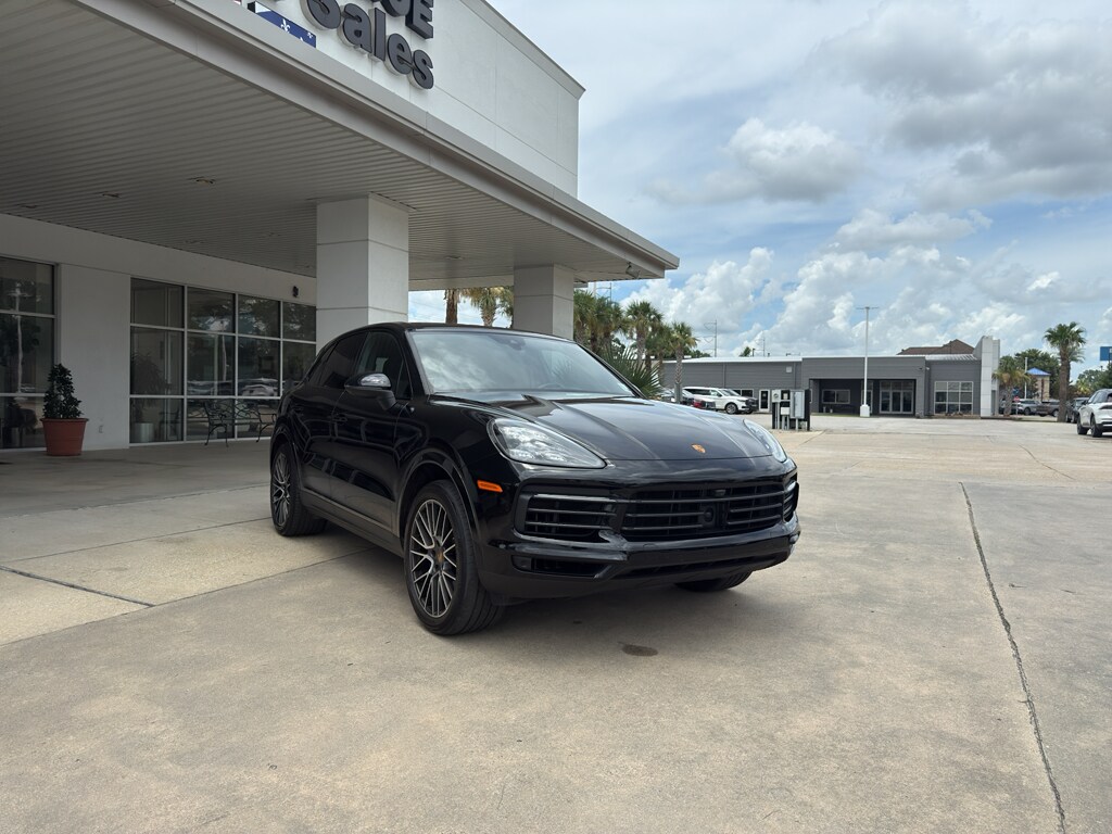 2023 Porsche Cayenne Platinum Edition photo 2