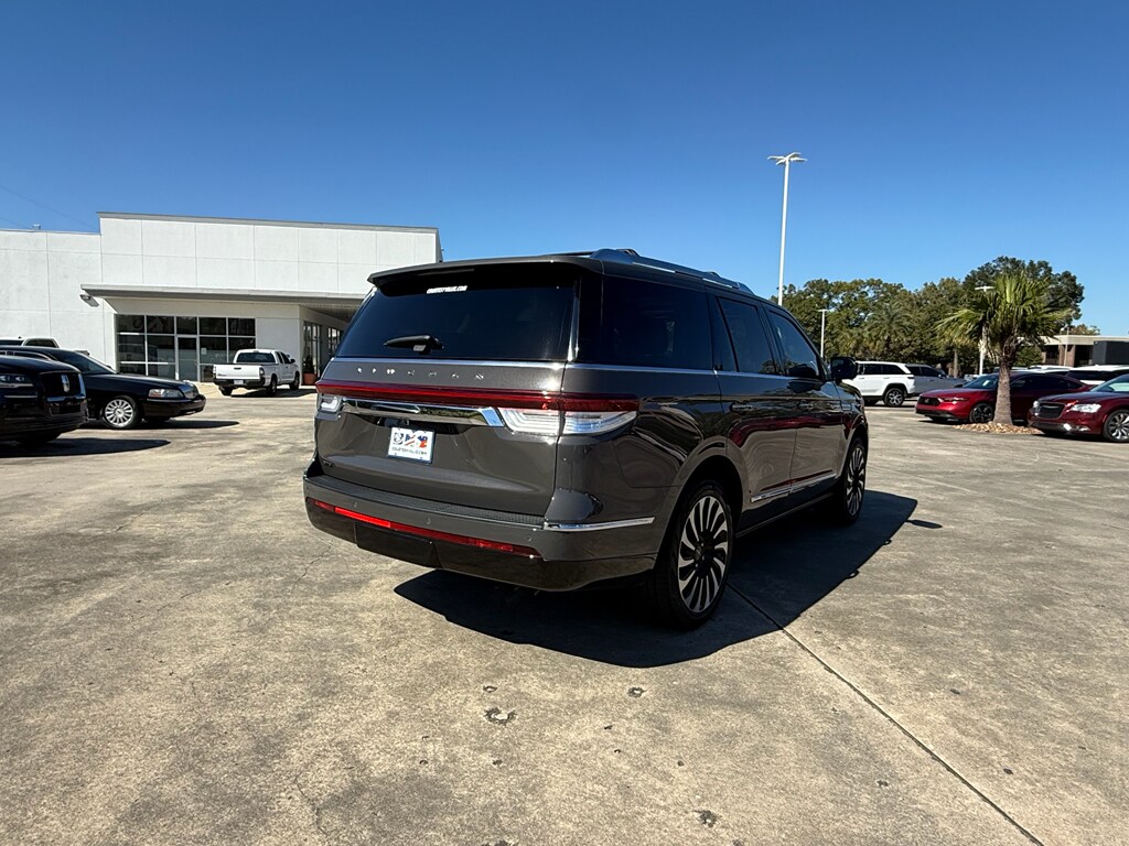 2024 Lincoln Navigator Black Label photo 2