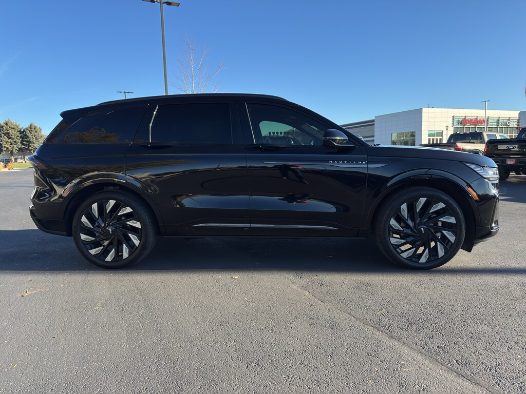 2024 Lincoln Nautilus Reserve photo 2