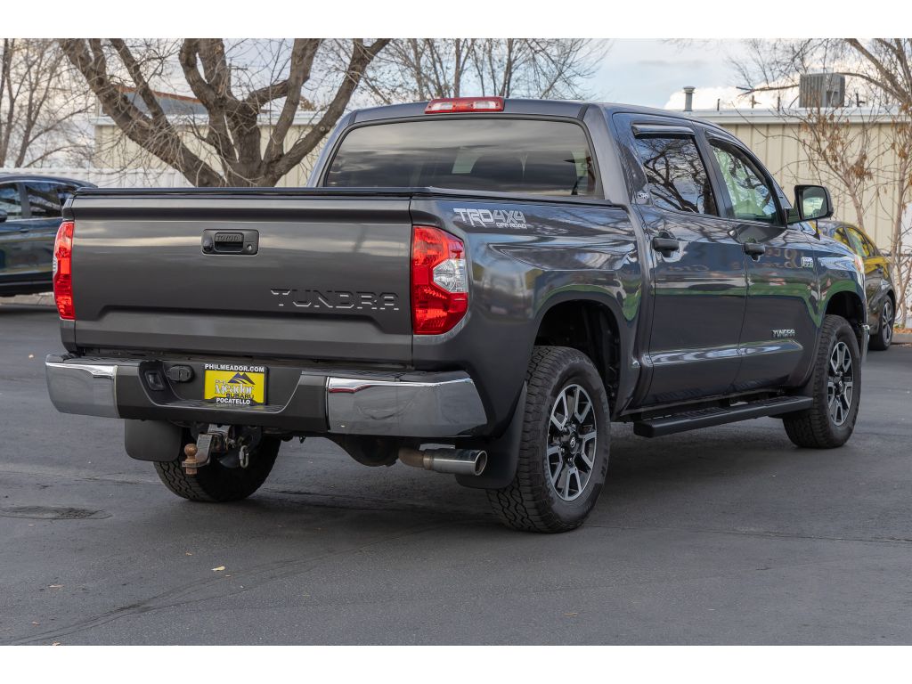 2017 Toyota Tundra SR5 photo 2