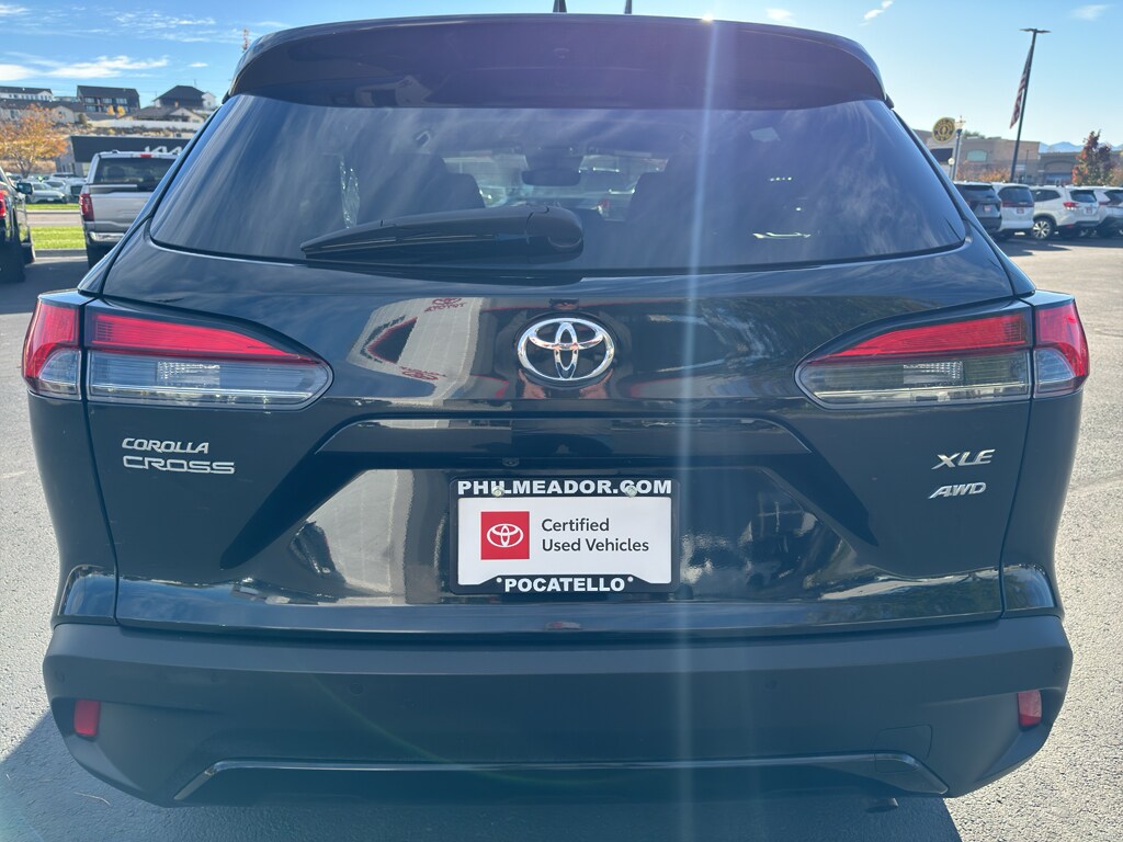 2023 Toyota Corolla Cross XLE photo 2