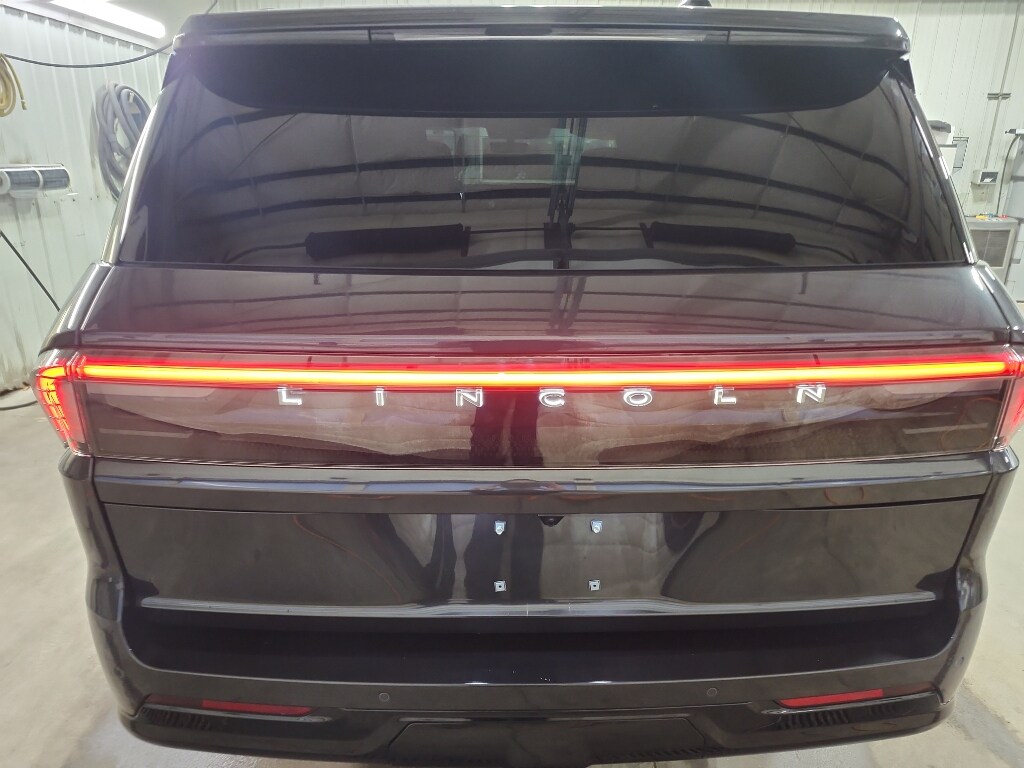 2025 Lincoln Navigator L Reserve photo 3