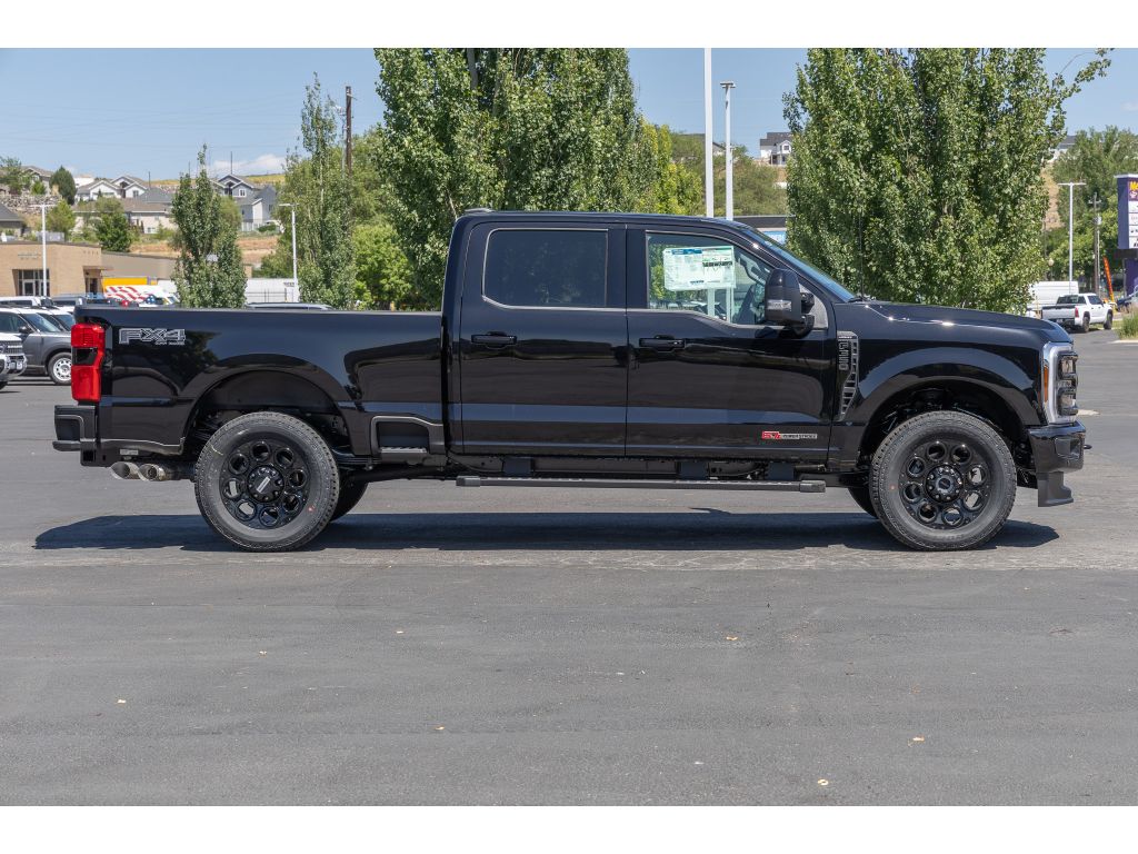 2025 Ford F-350 Lariat photo 2