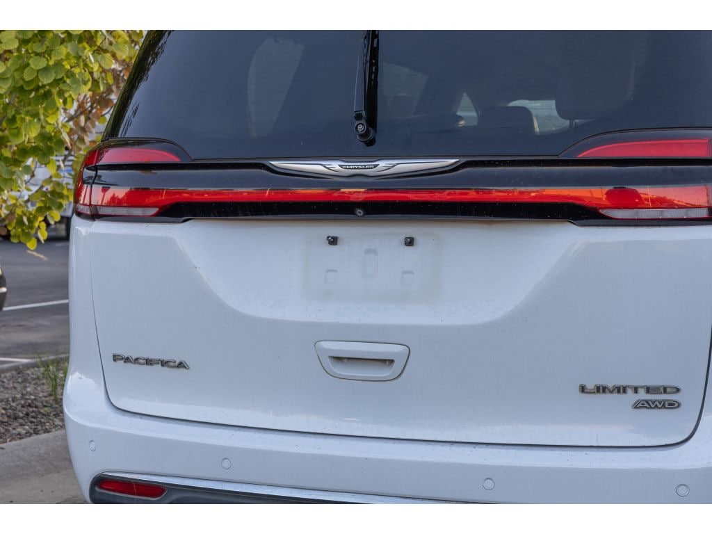 Used 2021 Chrysler Pacifica Limited AWD Wagon