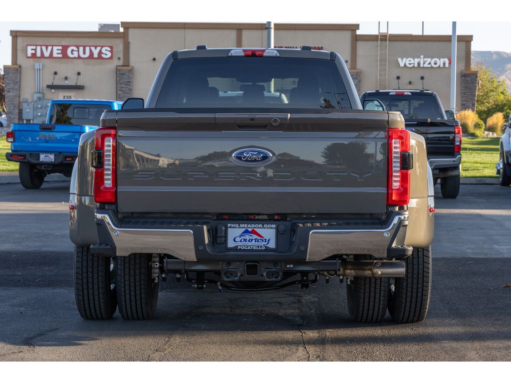 2026 Ford F-350 Lariat photo 3