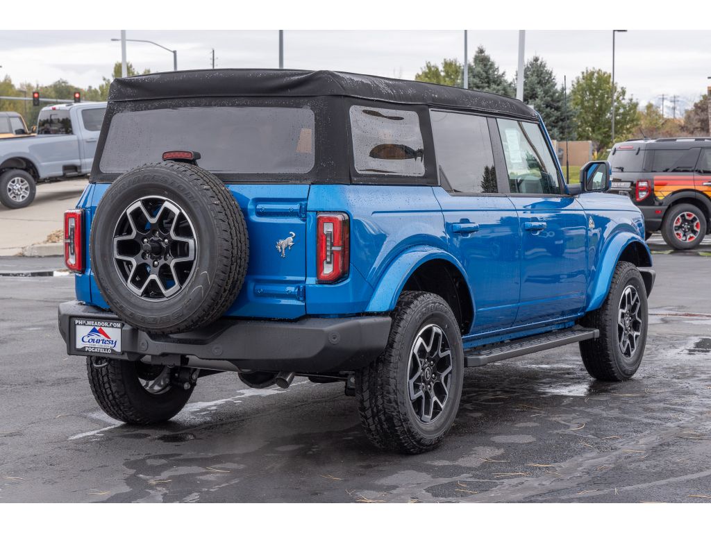 2024 Ford Bronco Outer Banks photo 3