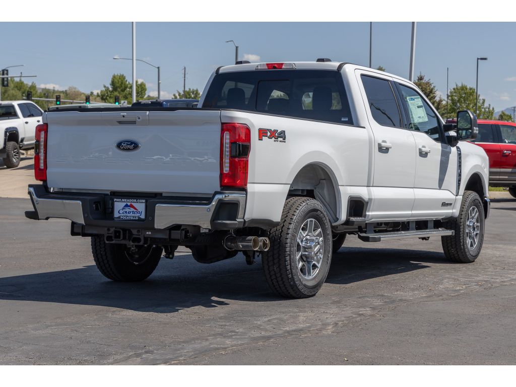 2025 Ford F-350 Lariat photo 3