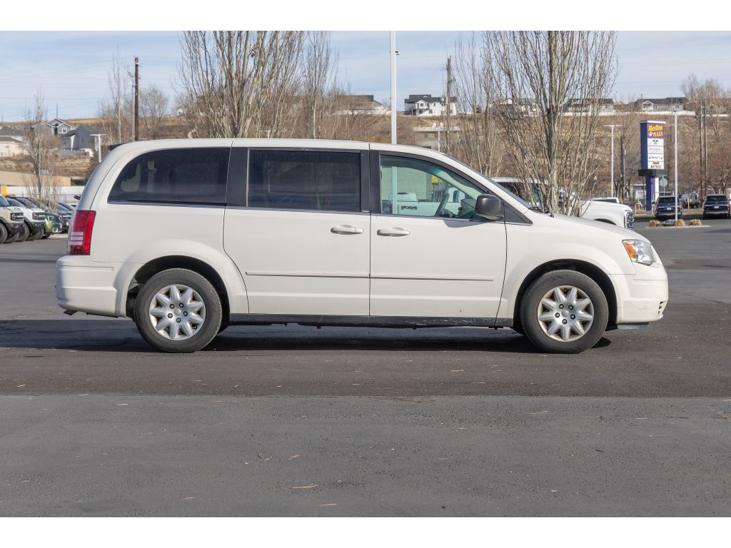 Used 2009 Chrysler Town & Country LX with VIN 2A8HR44E19R598178 for sale in Pocatello, ID