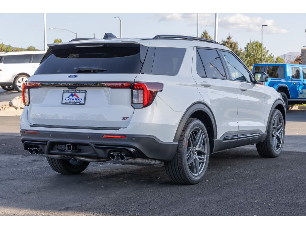 2025 Ford Explorer ST photo 2
