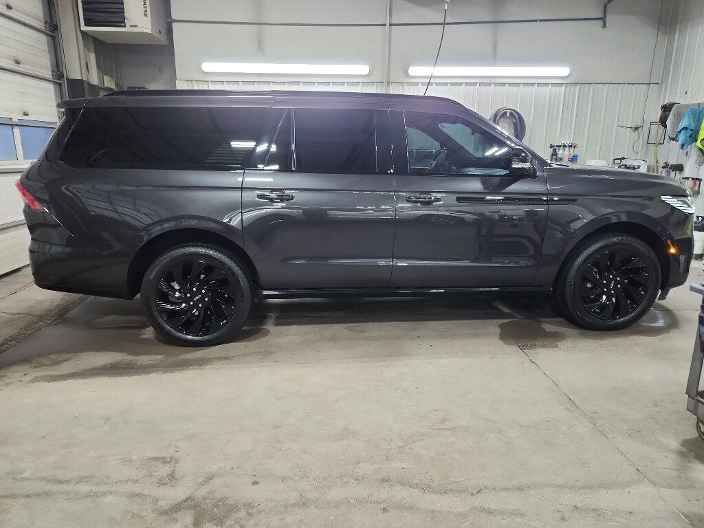 2025 Lincoln Navigator L Reserve photo 2