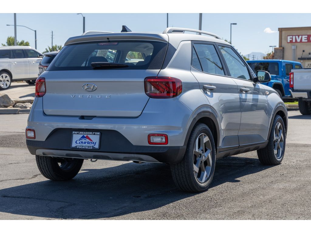 2021 Hyundai Venue SEL Denim photo 2