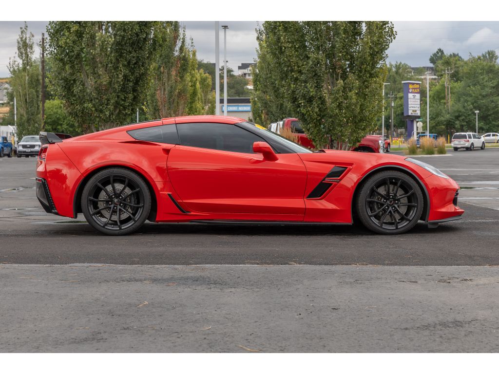 2019 Chevrolet Corvette Grand Sport 2LT Coupe photo 2