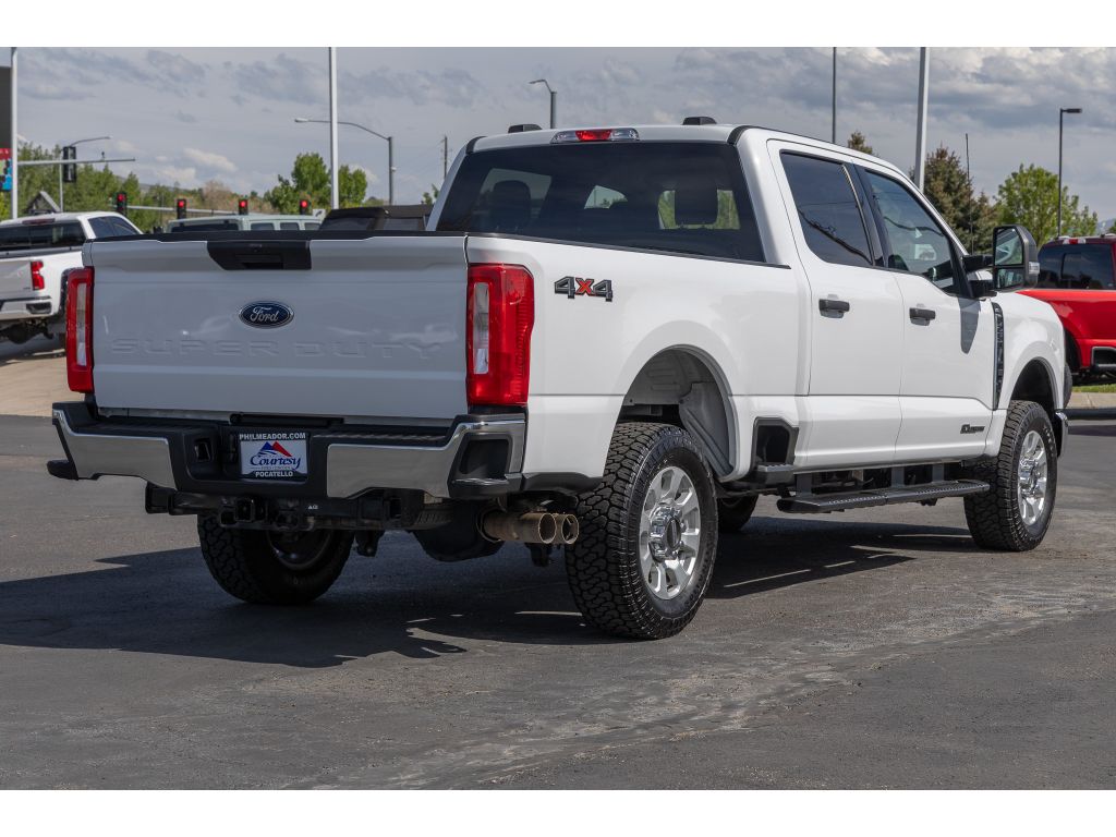 2023 Ford F-250 XLT photo 2