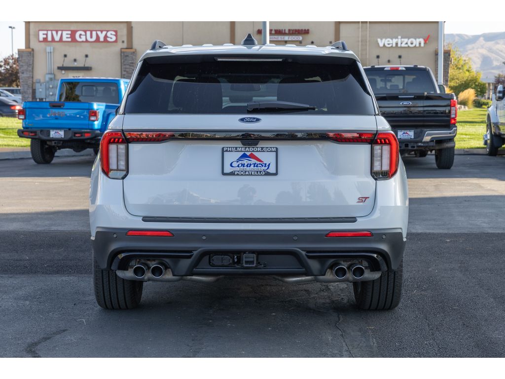 2025 Ford Explorer ST photo 3