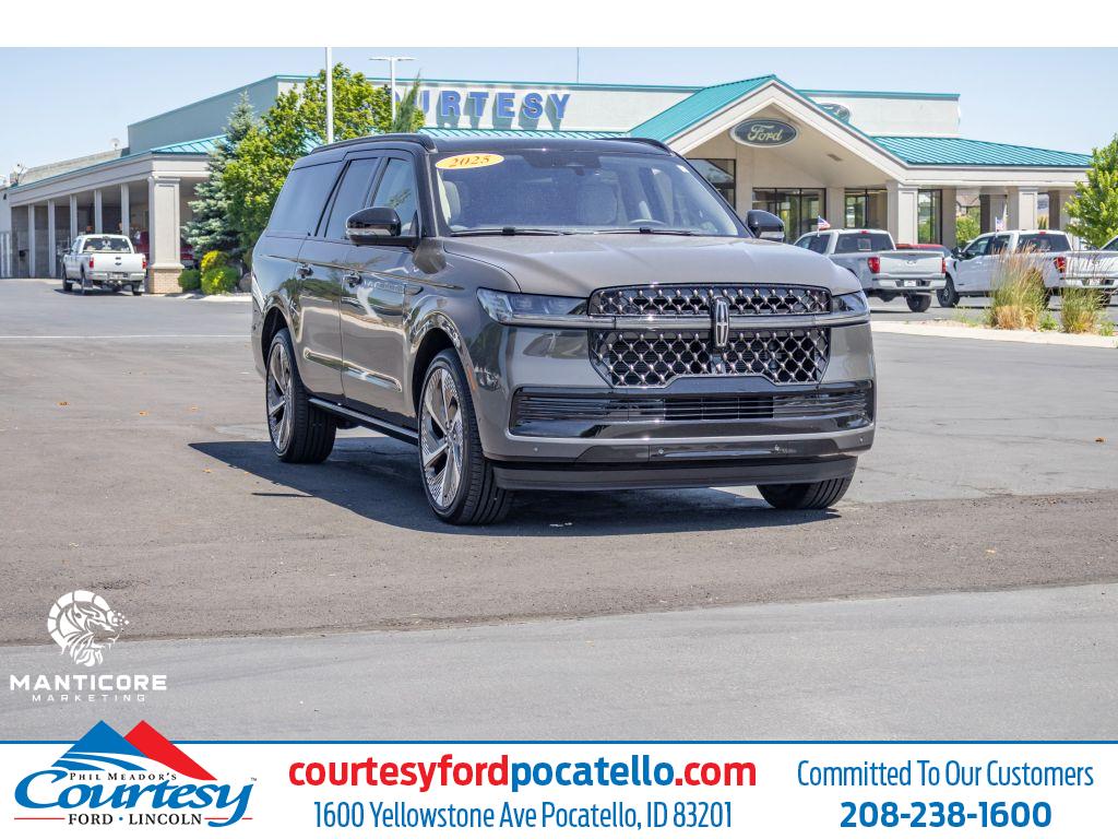 2025 Lincoln Navigator Black Label L 4WD's photo
