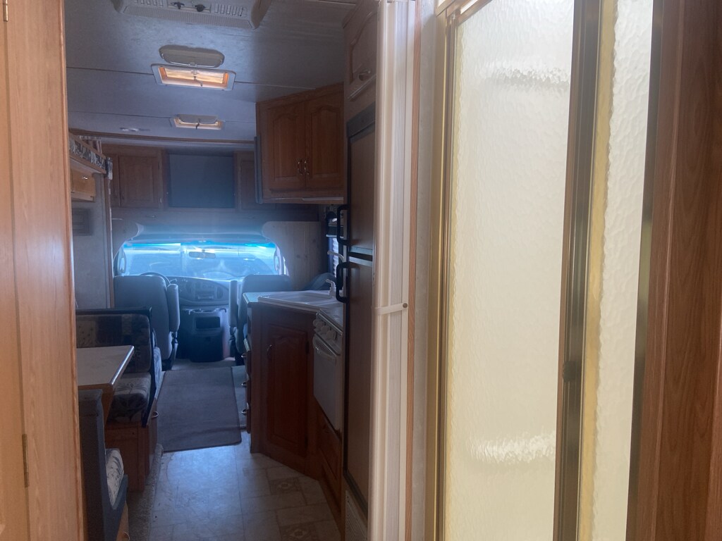 Used 2003 Ford E-450 Super Duty Forest River Sunseeker 3100 Base Cutaway; Cube Van