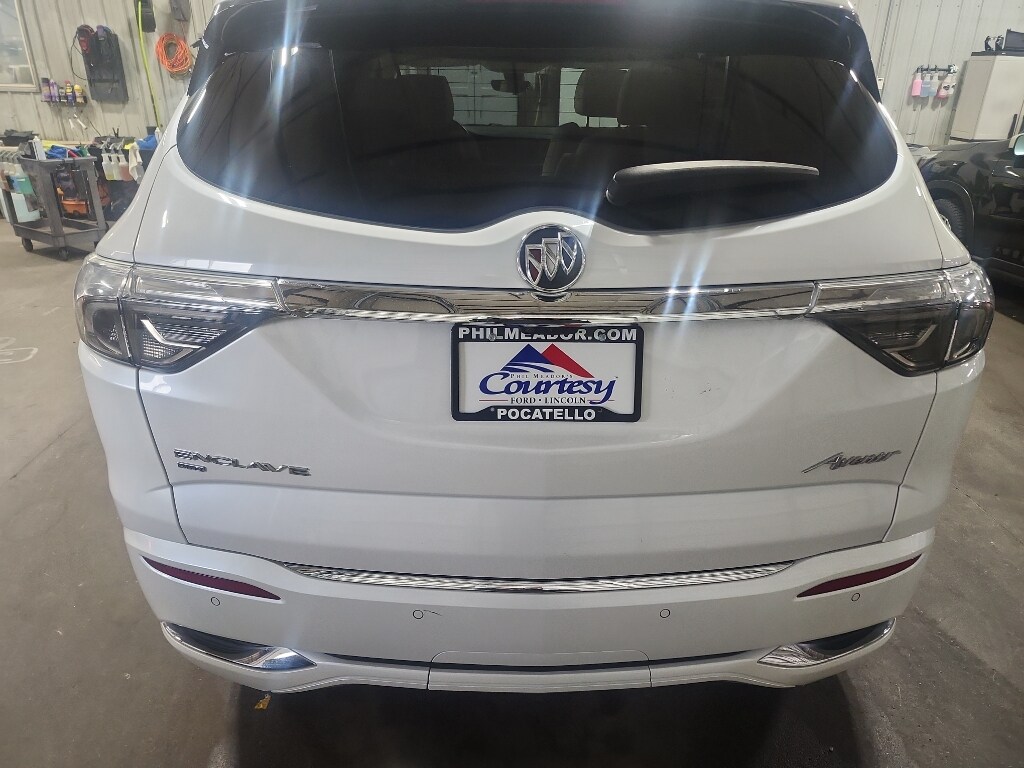 2022 Buick Enclave Avenir photo 2