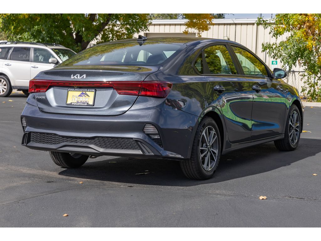 2023 Kia Forte LXS photo 3