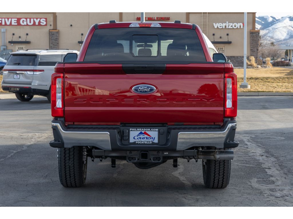 2025 Ford F-350 XLT photo 4