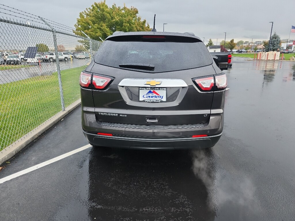 2017 Chevrolet Traverse 1LT photo 3