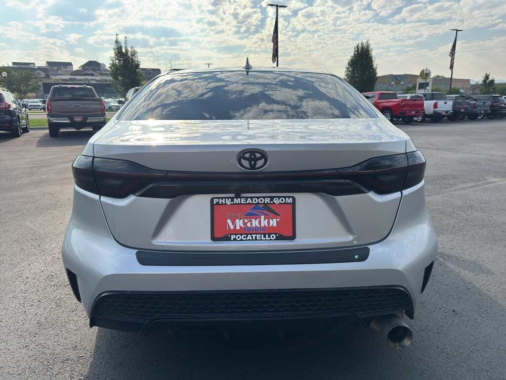 2022 Toyota Corolla LE photo 2