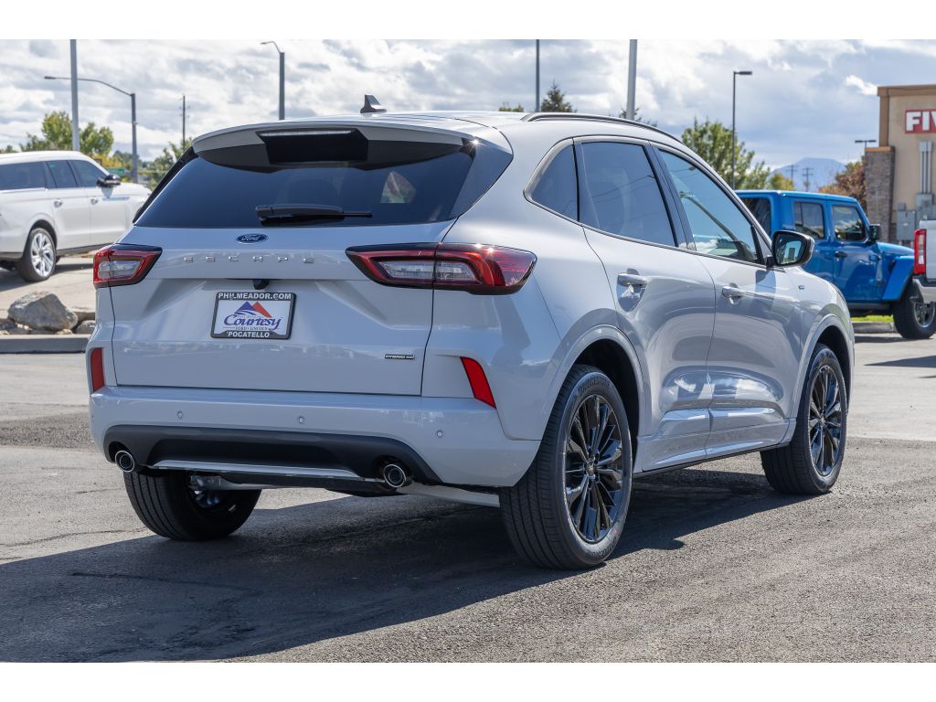 2026 Ford Escape Elite photo 3