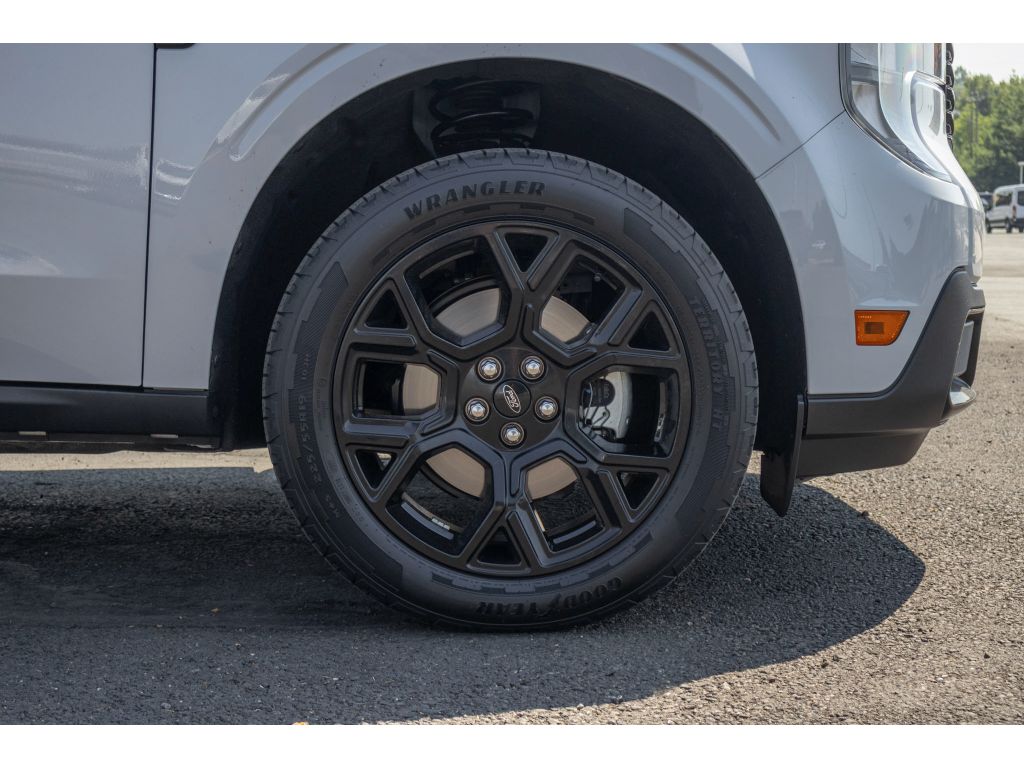 2025 Ford Maverick XLT - Photo 9