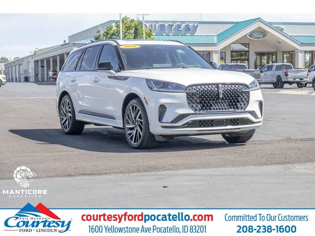 2025 Lincoln Aviator Black Label AWD's photo