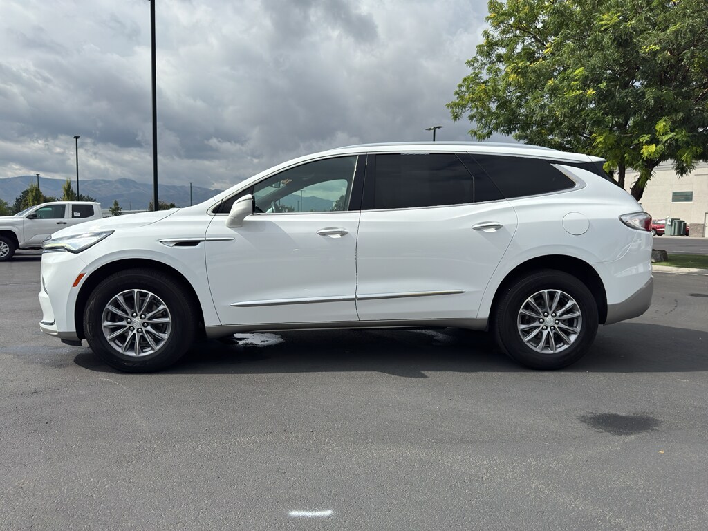 2022 Buick Enclave Essence photo 3