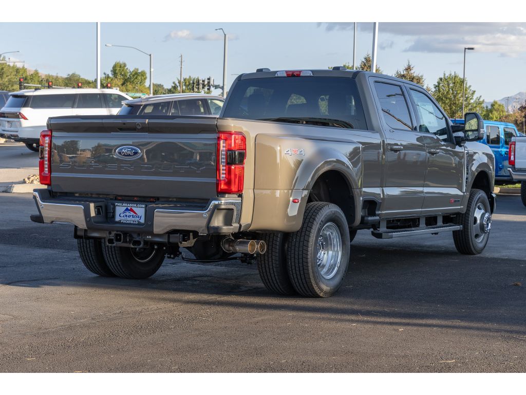 2026 Ford F-350 Lariat photo 2