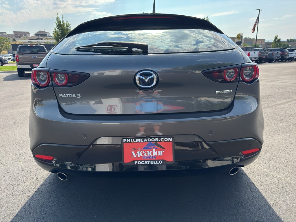 2021 Mazda Mazda3 Premium Hatchback photo 3