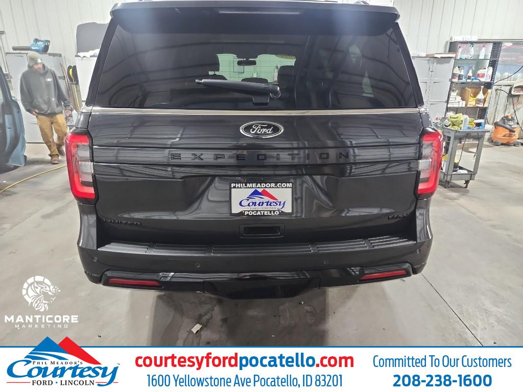 2022 Ford Expedition Limited's photo