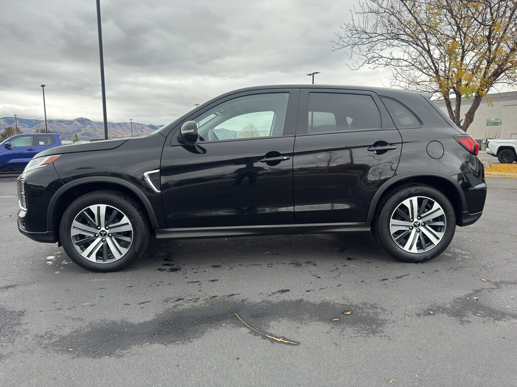 2024 Mitsubishi Outlander Sport SE photo 3